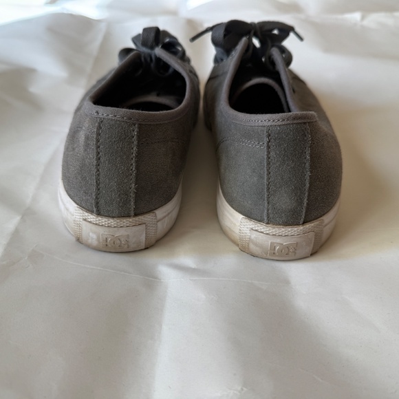 DC Gray Suede Manual S- Men 10.5- This shoe is built to skate. - Picture 2 of 7